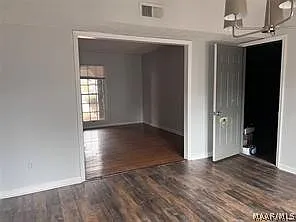 570 Chatsworth Dr — Photo 21