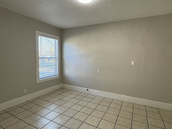 5th image of 4262 Greenwood Ave