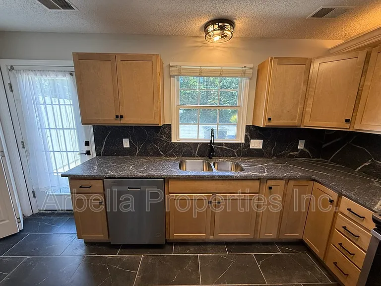 1735 Blakewood Ct — Photo 8
