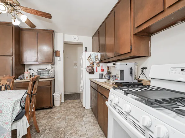 3845 Shore Parkway image 9 of 18