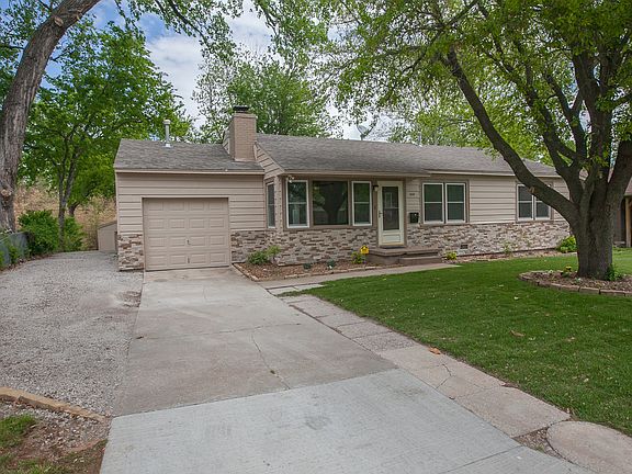 Long driveway to entrance