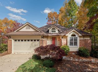 7 Governors Dr, Hendersonville, NC 28791