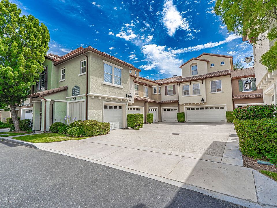1st image of 28252 Canterbury Ct