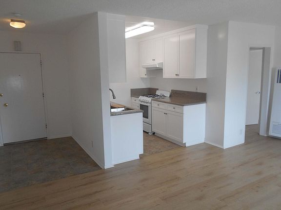 103 ENTRY, KITCHEN