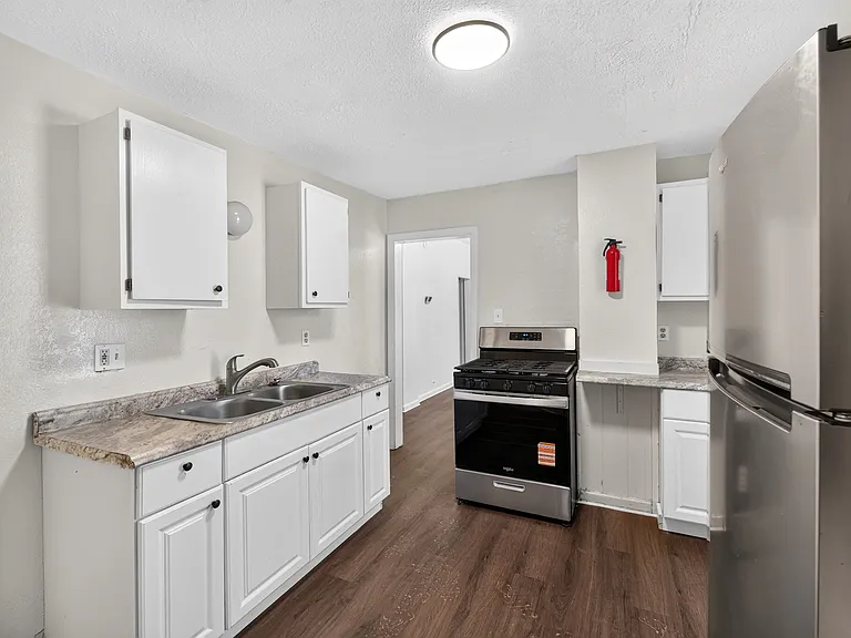 505 Brown St — Photo 6