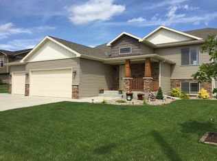 808 Pheasant Run Avenue, Dickinson, ND 58601