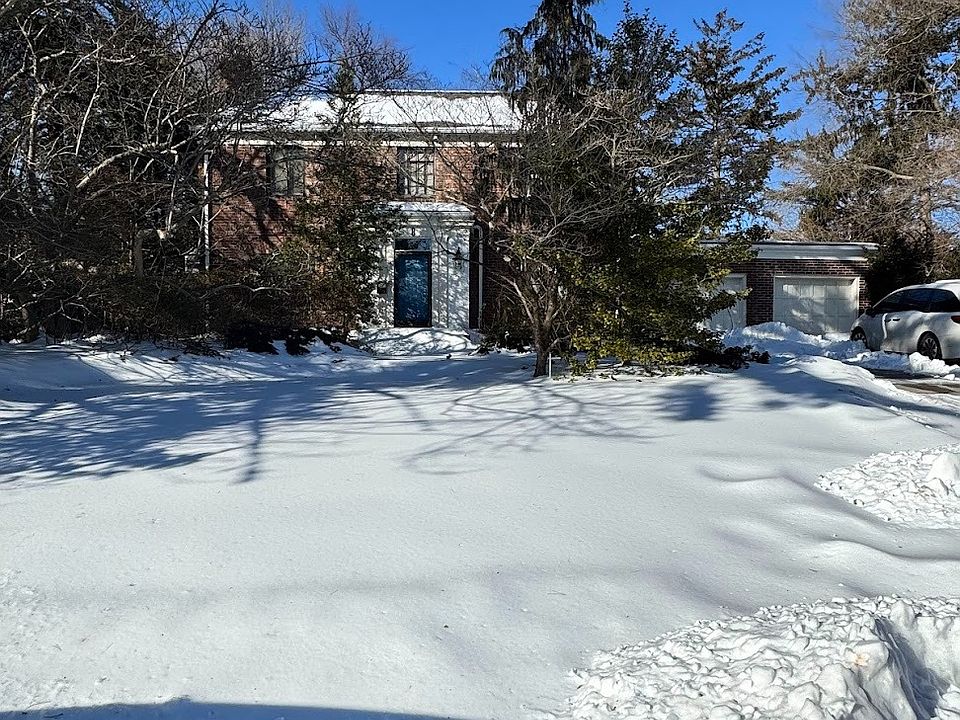 1st image of 8 Lakeside Dr W
