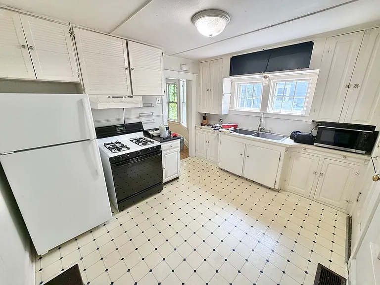 281 S Winooski Ave #1 — Photo 1