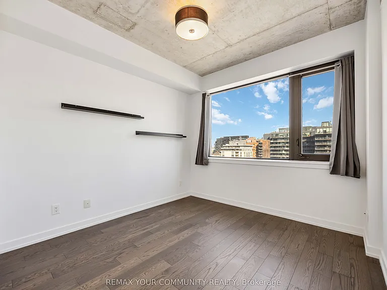 400 Wellington St W #1003 — Photo 21
