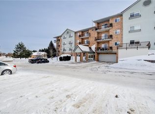 345 Briarmeadow Dr #102, Kitchener, ON N2A4J6
