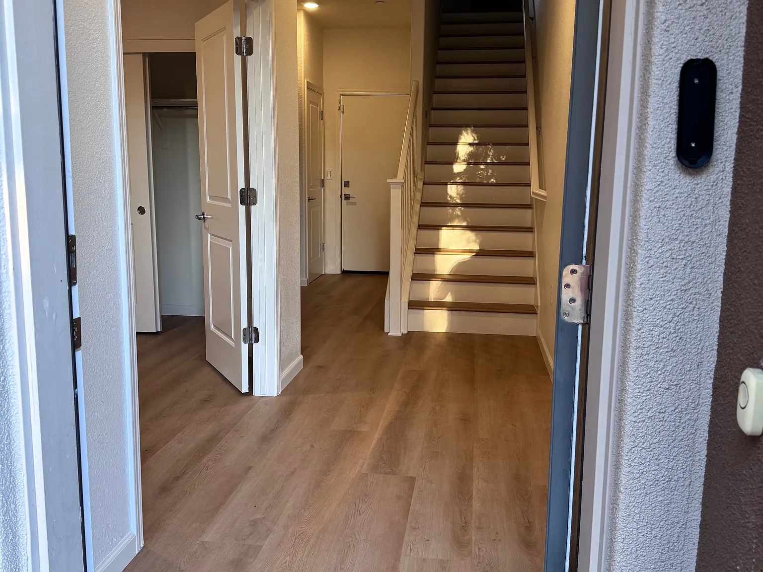 3 bed, 3.5 bath, 1856 sqft, $4,000 — Photo 4