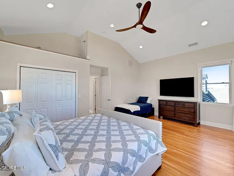 340 Bay Ln — Photo 62