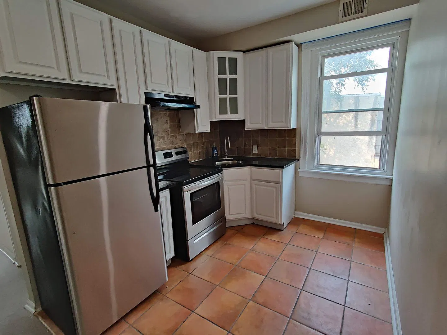 4051 N Broad St — Photo 2
