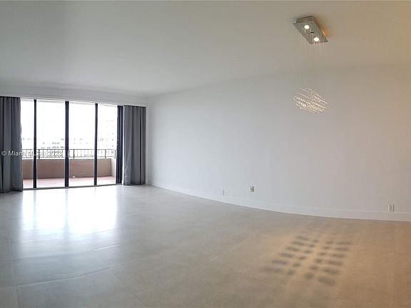 4th image of 251 Crandon Blvd APT 1033