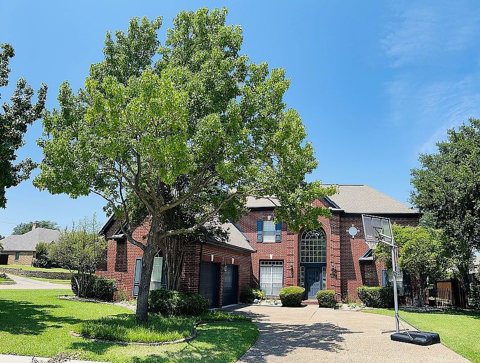 1st image of 319 Shorewood Ct