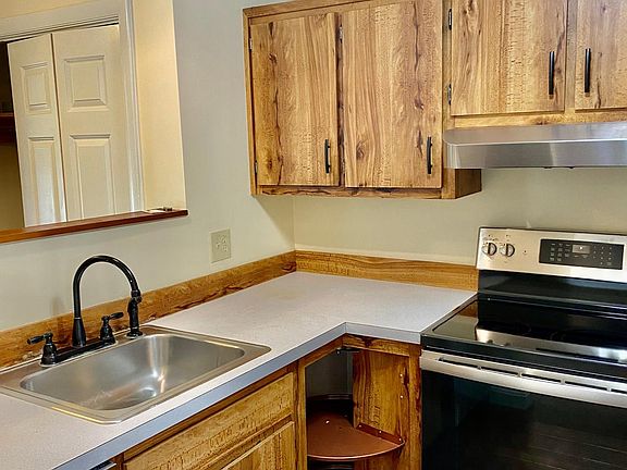 3rd image of 9 Redwood Cir #9