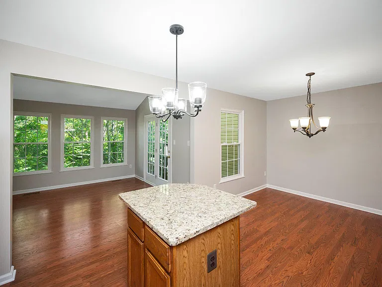 9705 Becker Ct — Photo 4