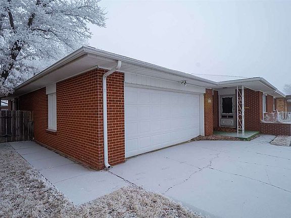 3rd image of 1516 Clay Ct