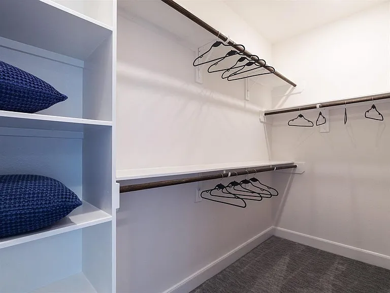 310 Jensen Dr — Photo 15