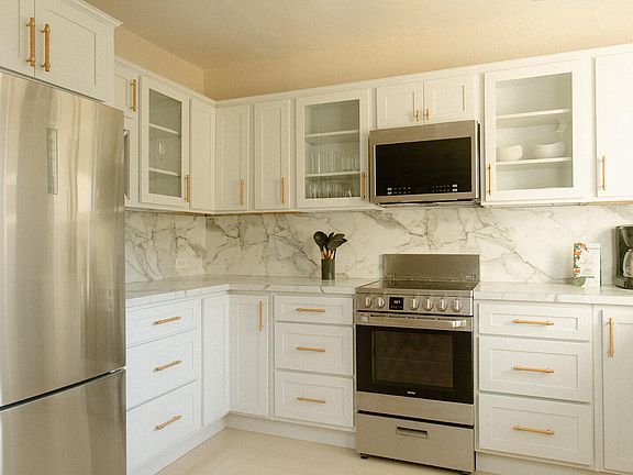 3rd image of 330 Saint John Qu