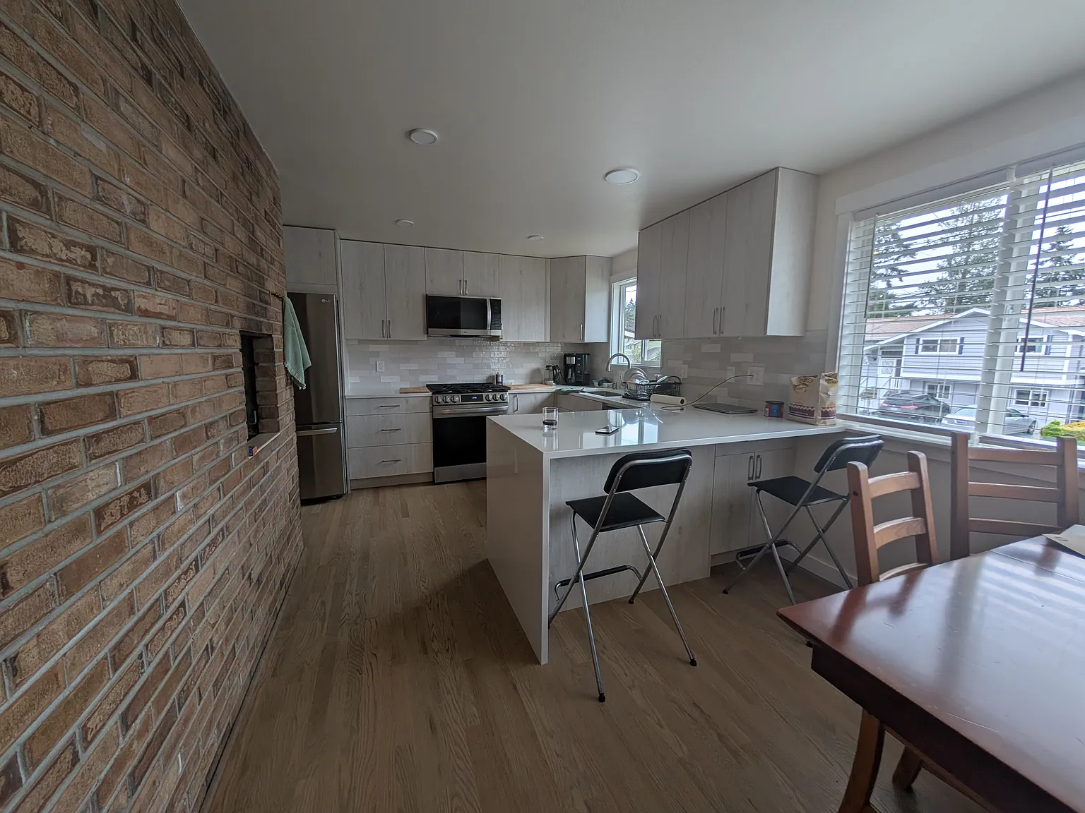 4 bed, 2000 sqft, $4,600 — Photo 2