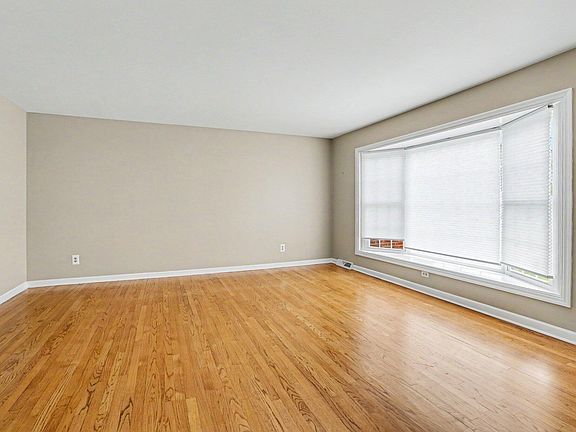 4th image of 5132 Mapleridge Dr