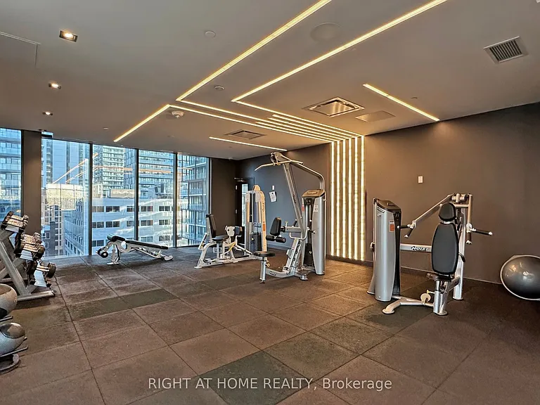 330 Richmond St W #209 — Photo 25