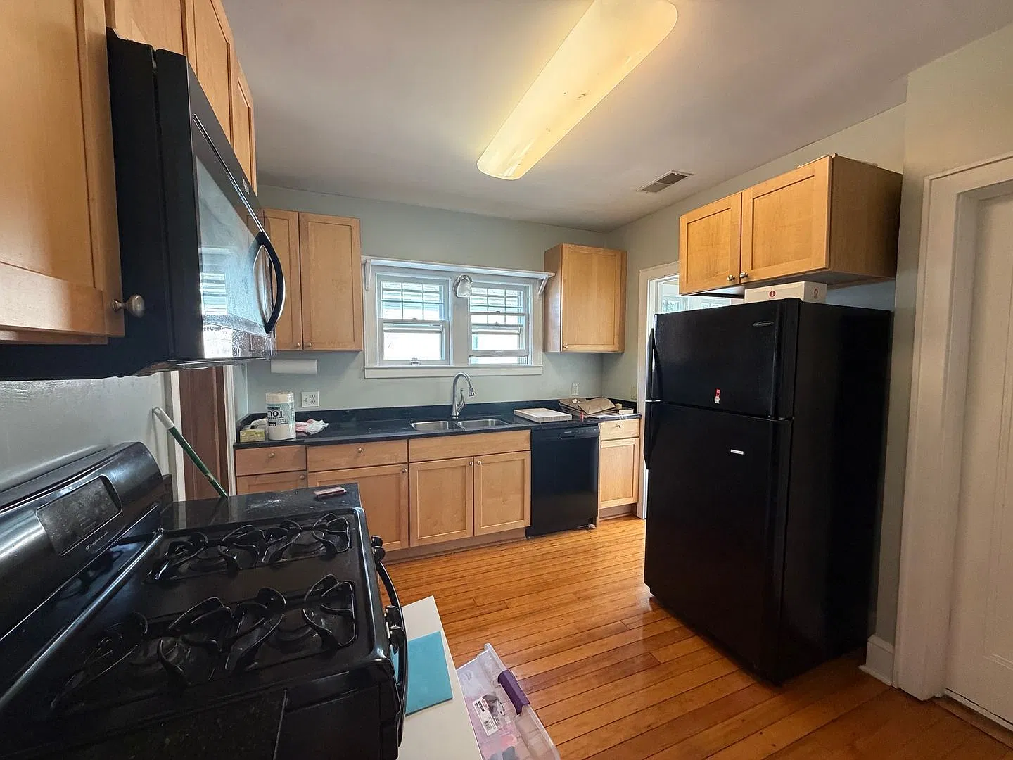 2 bed, 1.0 bath, 1130 sqft, $1,945 — Photo 3