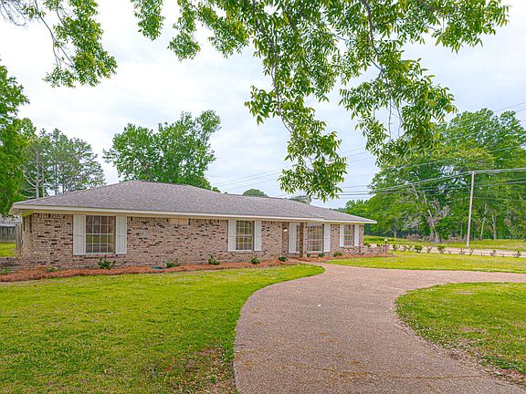3rd image of 1206 Sunset Dr