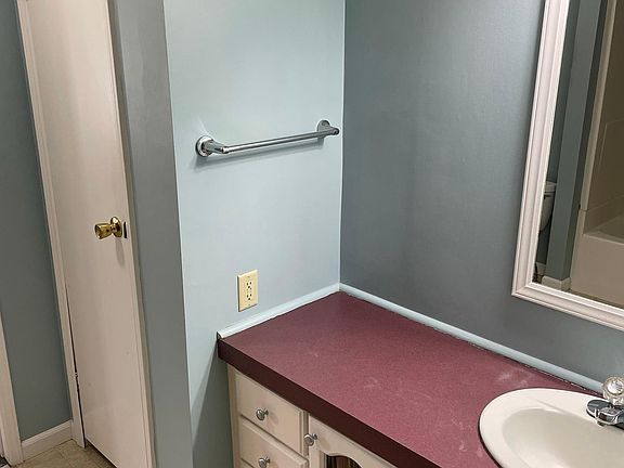 2nd image of 2112 Divine Hwy