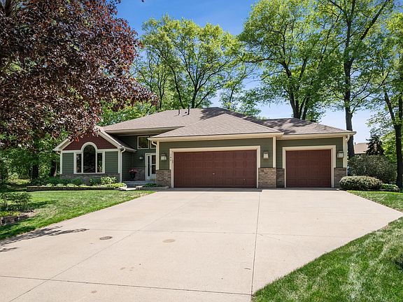 3rd image of 146 White Pine Cir