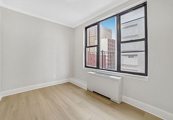 4th image of 313 E 61st St #5A
