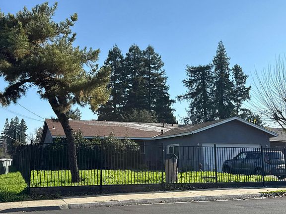 3rd image of 1212 El Vecino Ave