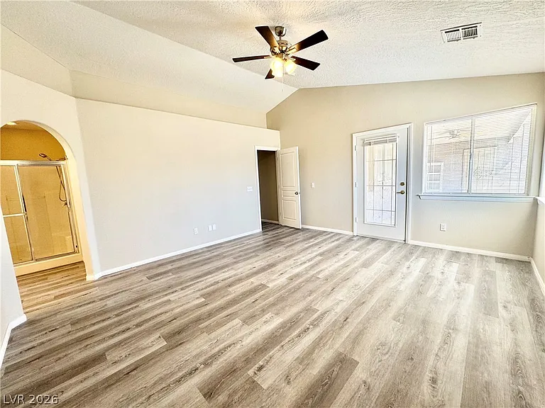 2671 N Murphy St — Photo 8