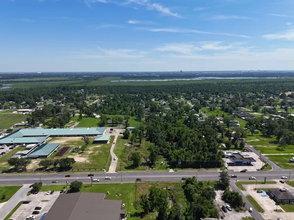 615 Sam Houston Jones Pkwy, Lake Charles, LA 70611