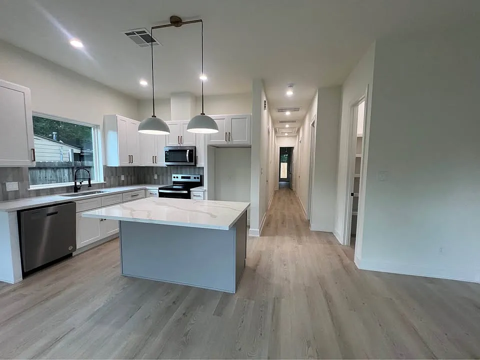 Front room - 5614 Willow Glen Dr #A
