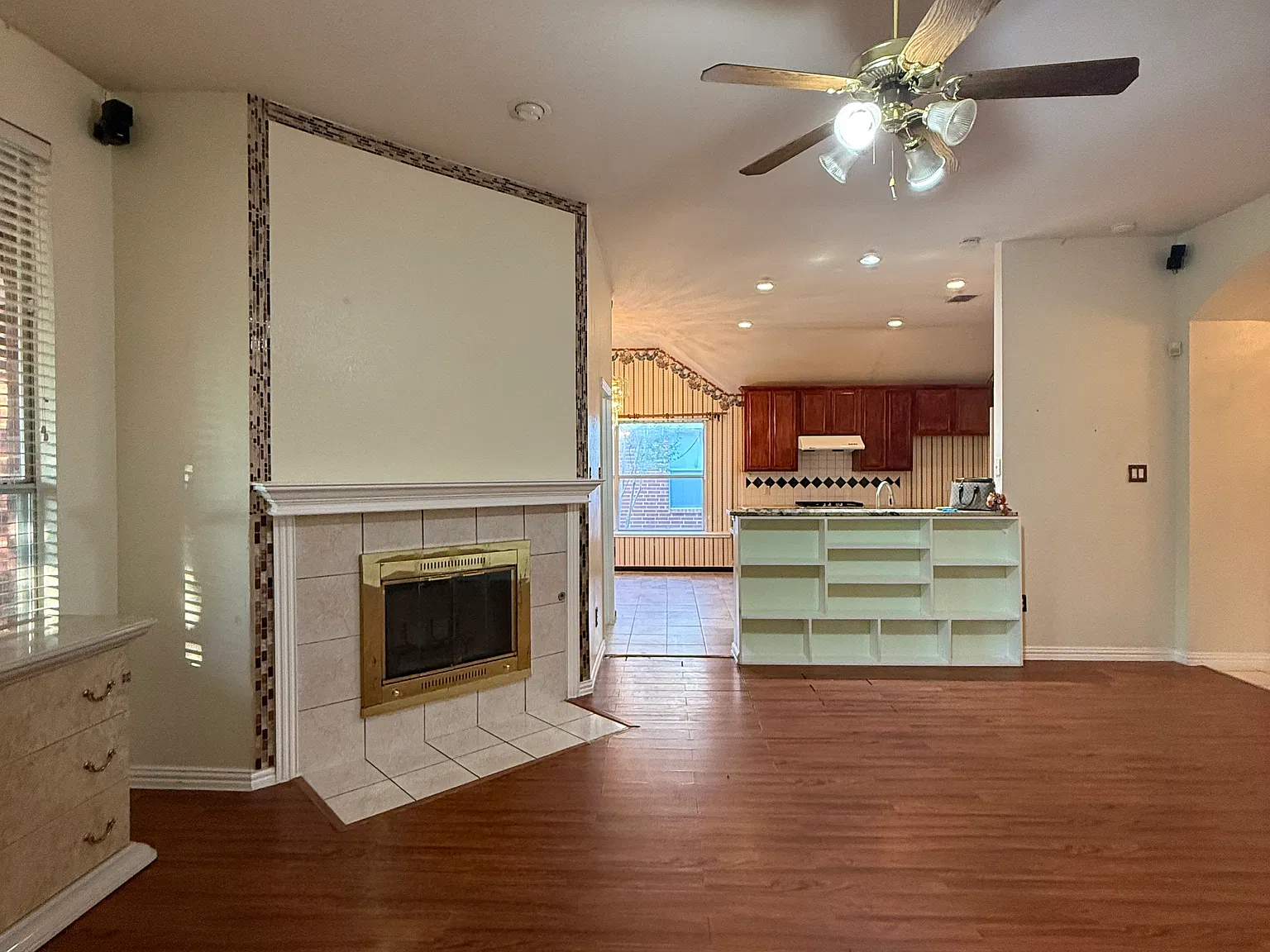 3 bed, 1903 sqft, $2,350 — Photo 4