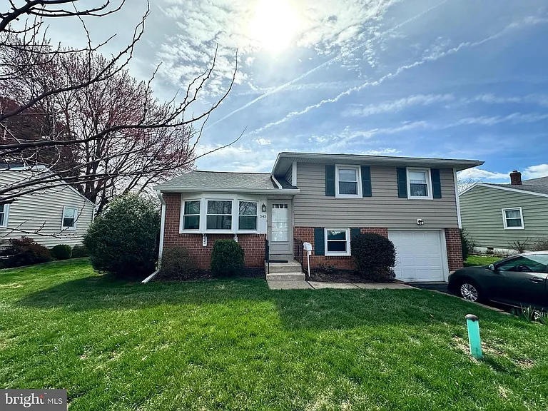 545 Poplar St — Photo 2