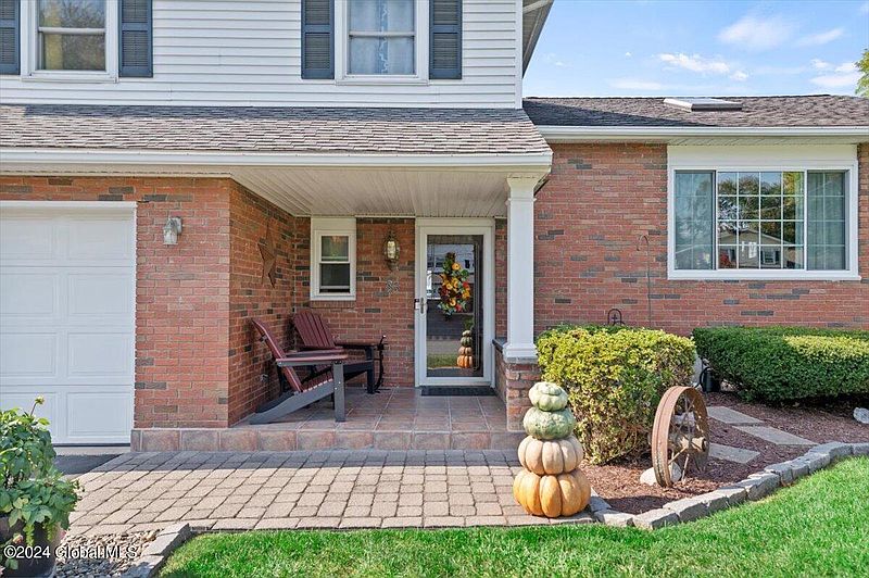 3rd image of 85 Fairlawn Drive