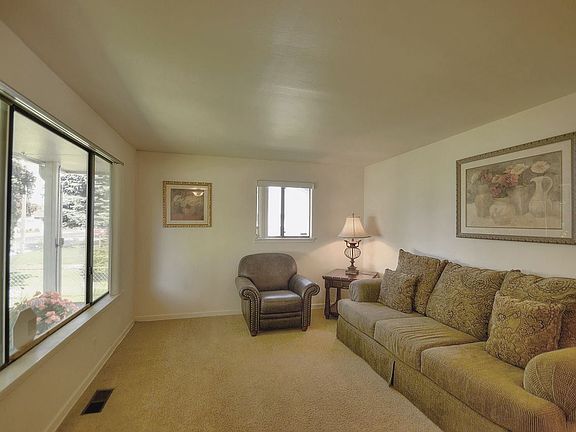 3rd image of 309 W Heroy Ave
