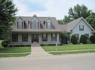 301 S Jayne St, Taylorville, IL 62568