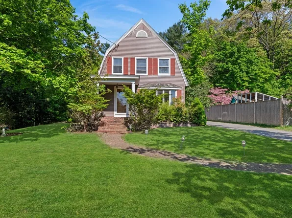 676 Salem St, Groveland, MA 01834