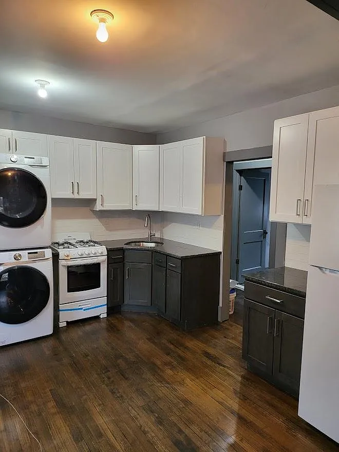 3 bed, 1025 sqft, $2,195 — Photo 1
