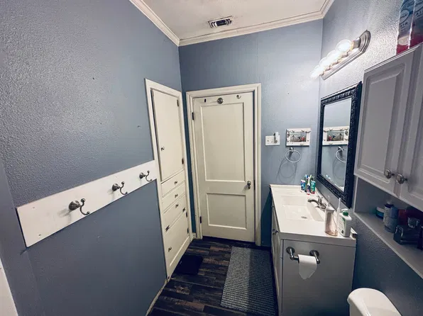 132 W Pollard St, Carthage, TX 75633