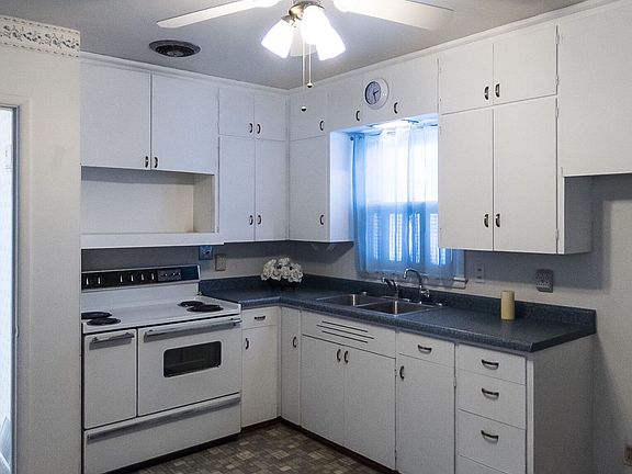Eat in kitchen