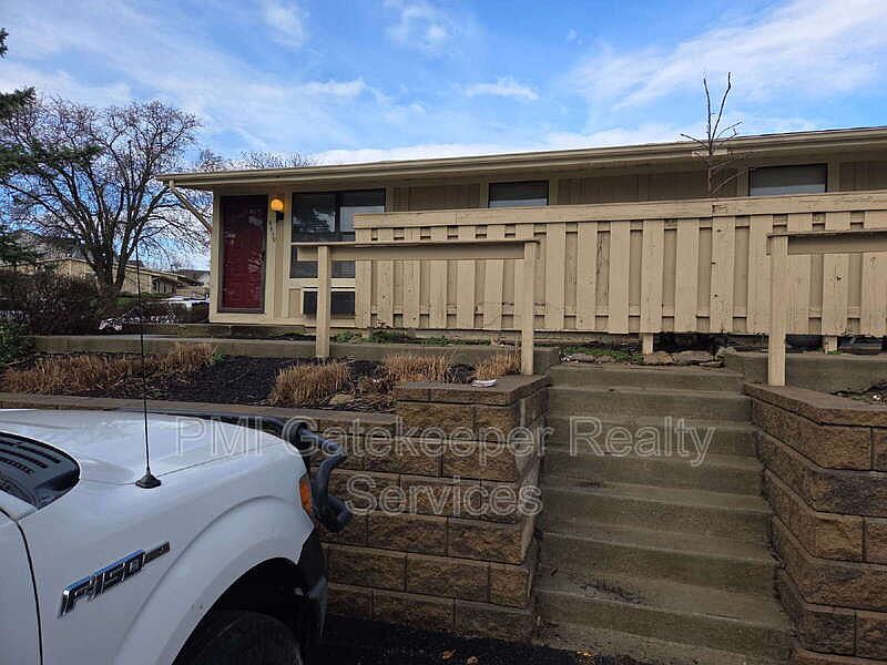 1st image of 9539 Olde Woods Dr