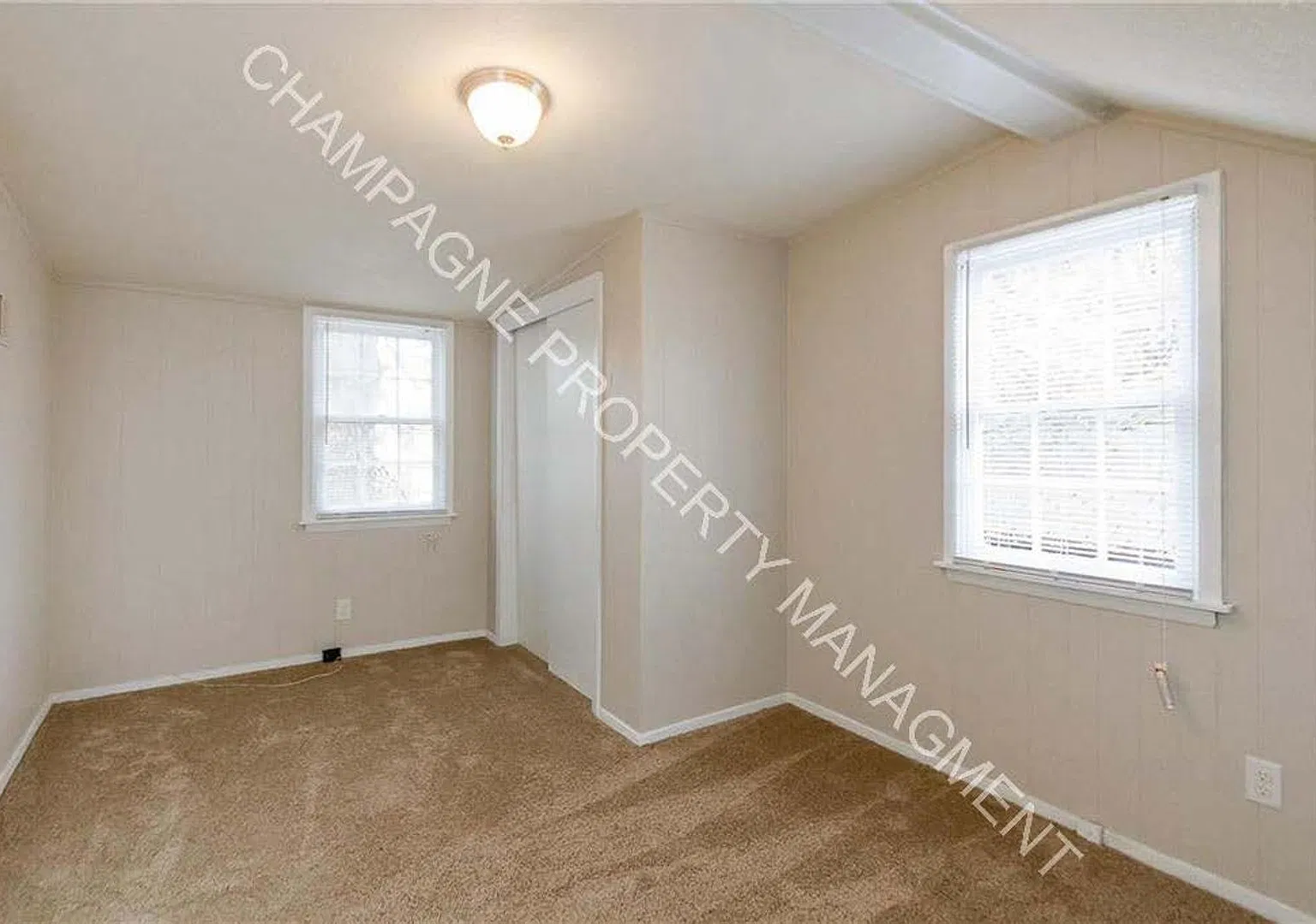 Single Family Home Off Paseo — Photo 2