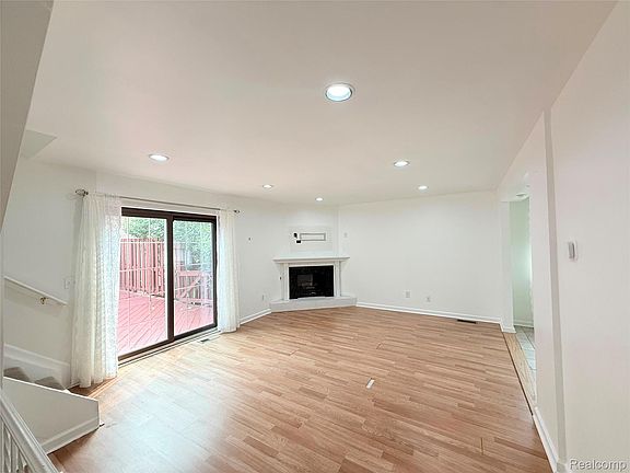 3rd image of 2910 Moon Lake Dr