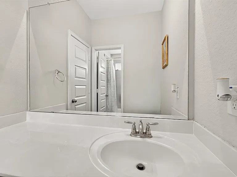 1601 Darwin Cedar Dr — Photo 32