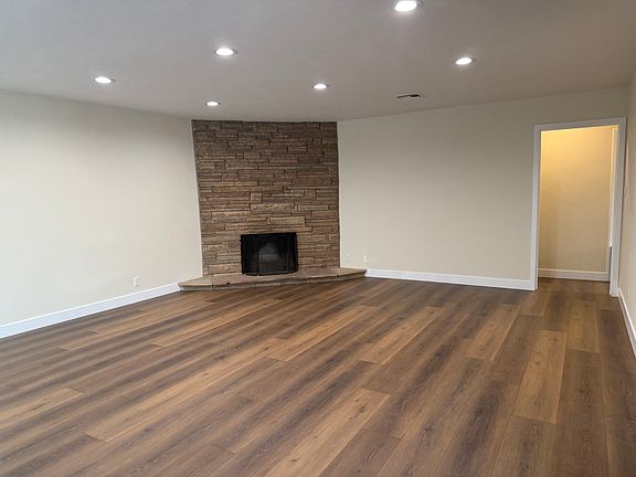 3rd image of 905 N Buena Vista St